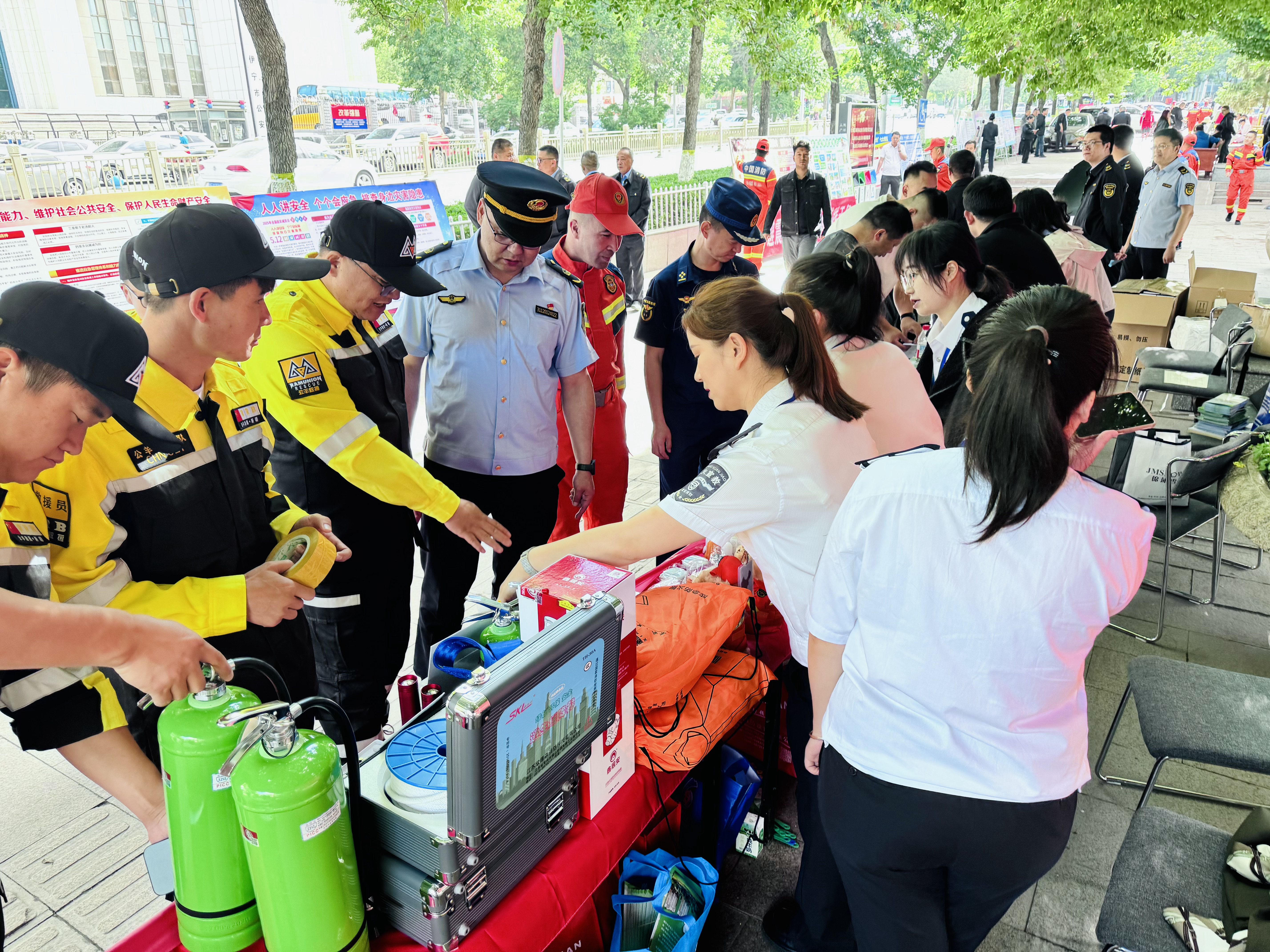 人人講安全、個(gè)個(gè)會(huì)應(yīng)急丨政安消防“2025年防災(zāi)減災(zāi)宣傳活動(dòng)”精彩瞬間